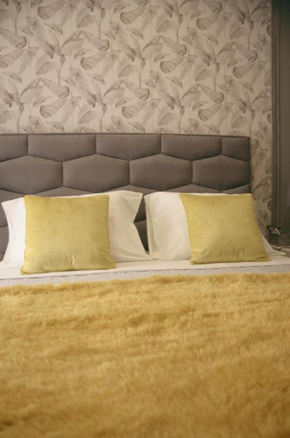 Largo Da Rainha, Guesthouse Merceana Luaran gambar
