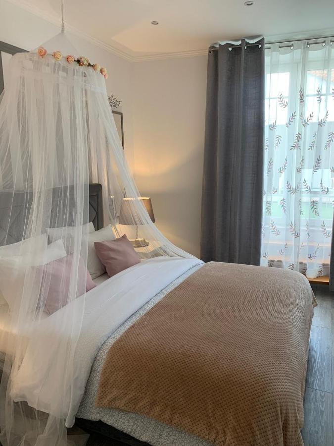 Largo Da Rainha, Guesthouse Merceana Luaran gambar